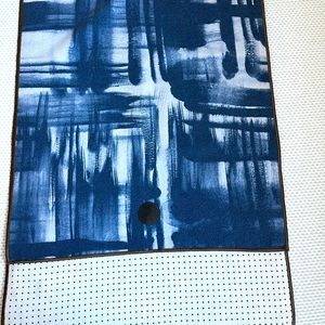 Yogi Toe - Good used condition.  Skid-less.  Perfect for Bikram or Power yoga.